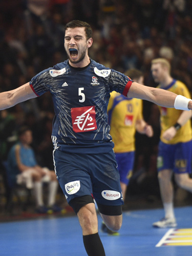 Nedim Rémili dort sur un matelas Vaudou Sport