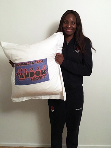 Laetitia Kamba dort sur matelas et literie Vaudou Sport