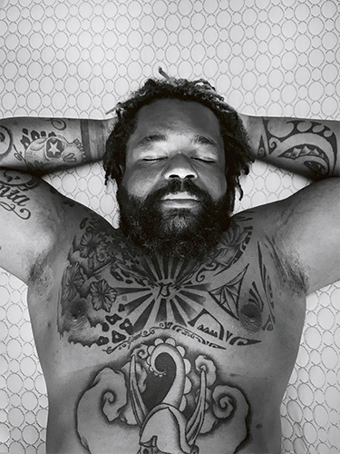 Mathieu Bastareaud dort sur matelas et literie Vaudou Sport