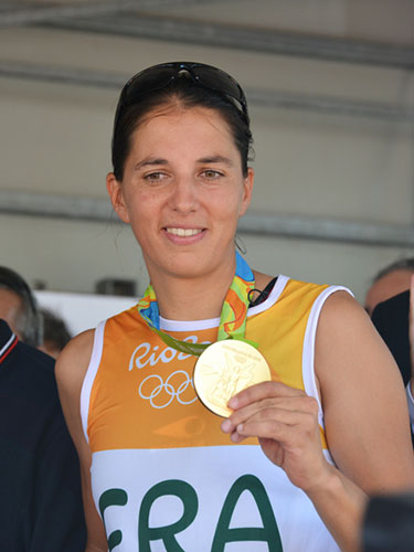 Charline Picon dort sur matelas et literie Vaudou Sport