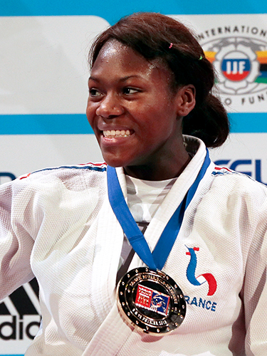 Clarisse Agbegnenou dort sur matelas et literie Vaudou Sport