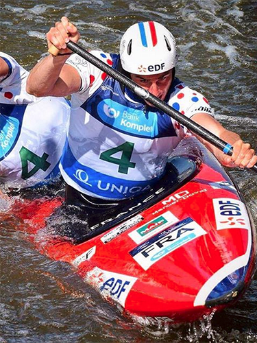 Gauthier Klauss dort sur matelas et literie Vaudou Sport