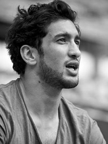 Maxime Mermoz dort sur matelas et literie Vaudou Sport