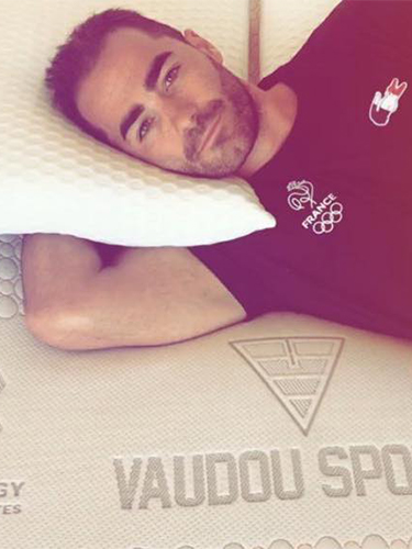 Eric Delaunay dort sur matelas et literie Vaudou Sport